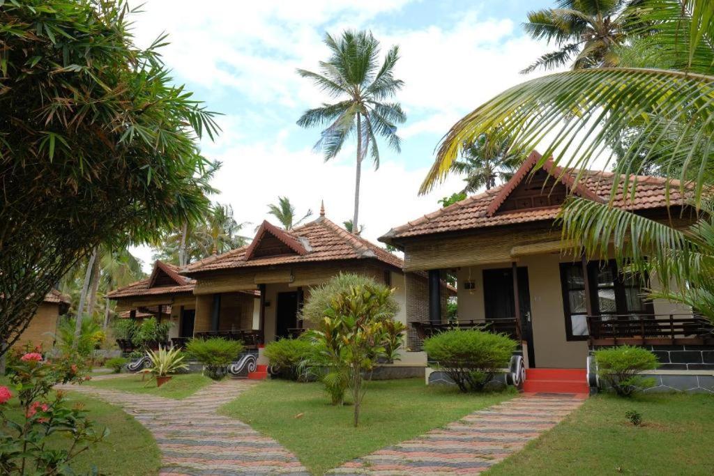 Maadathil Cottages & Beach Resort Varkala Eksteriør billede