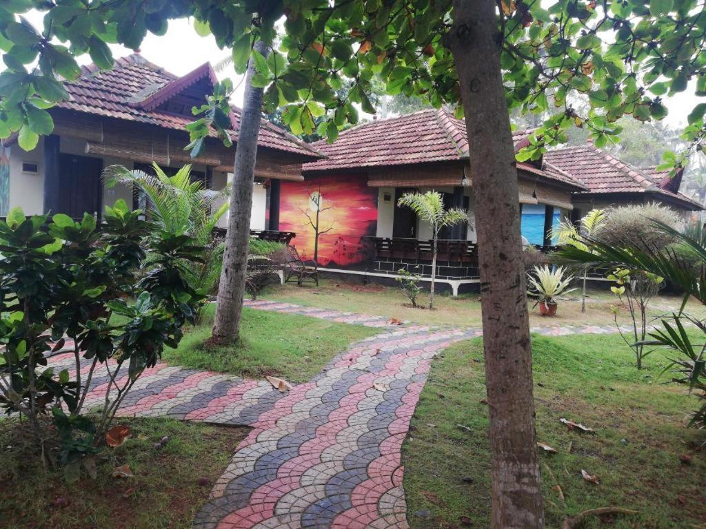 Maadathil Cottages & Beach Resort Varkala Eksteriør billede
