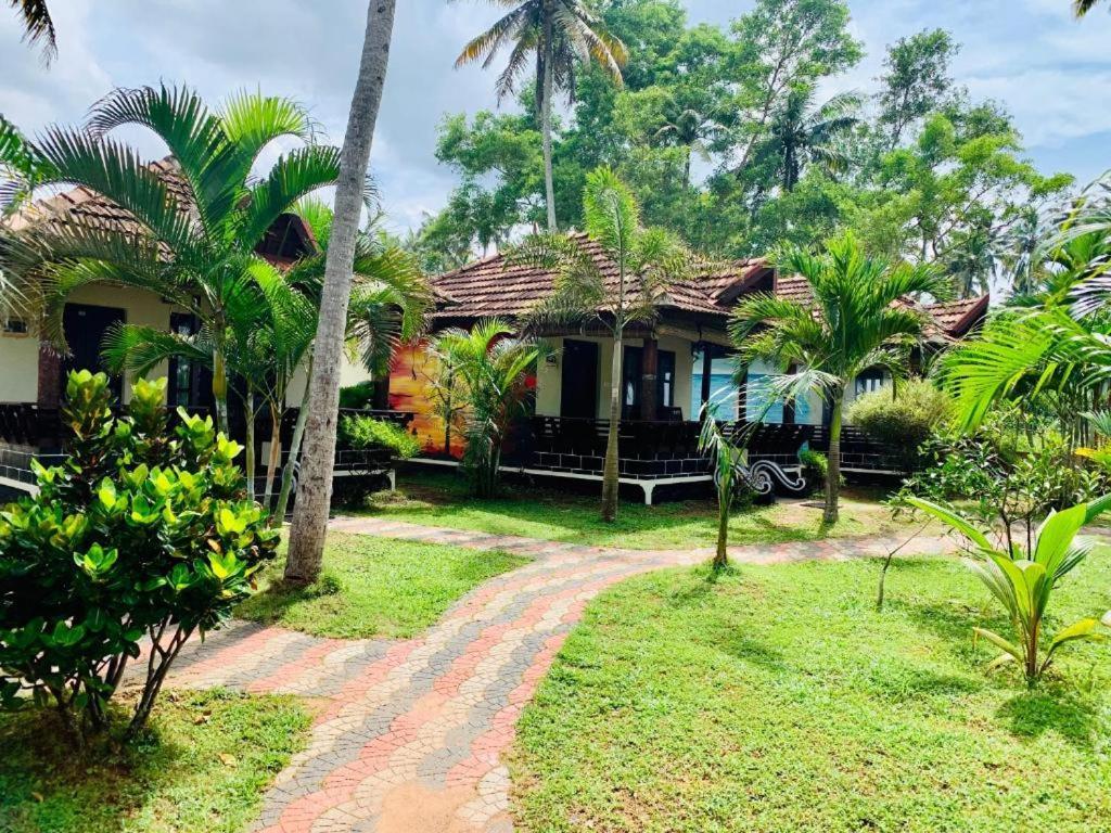 Maadathil Cottages & Beach Resort Varkala Eksteriør billede